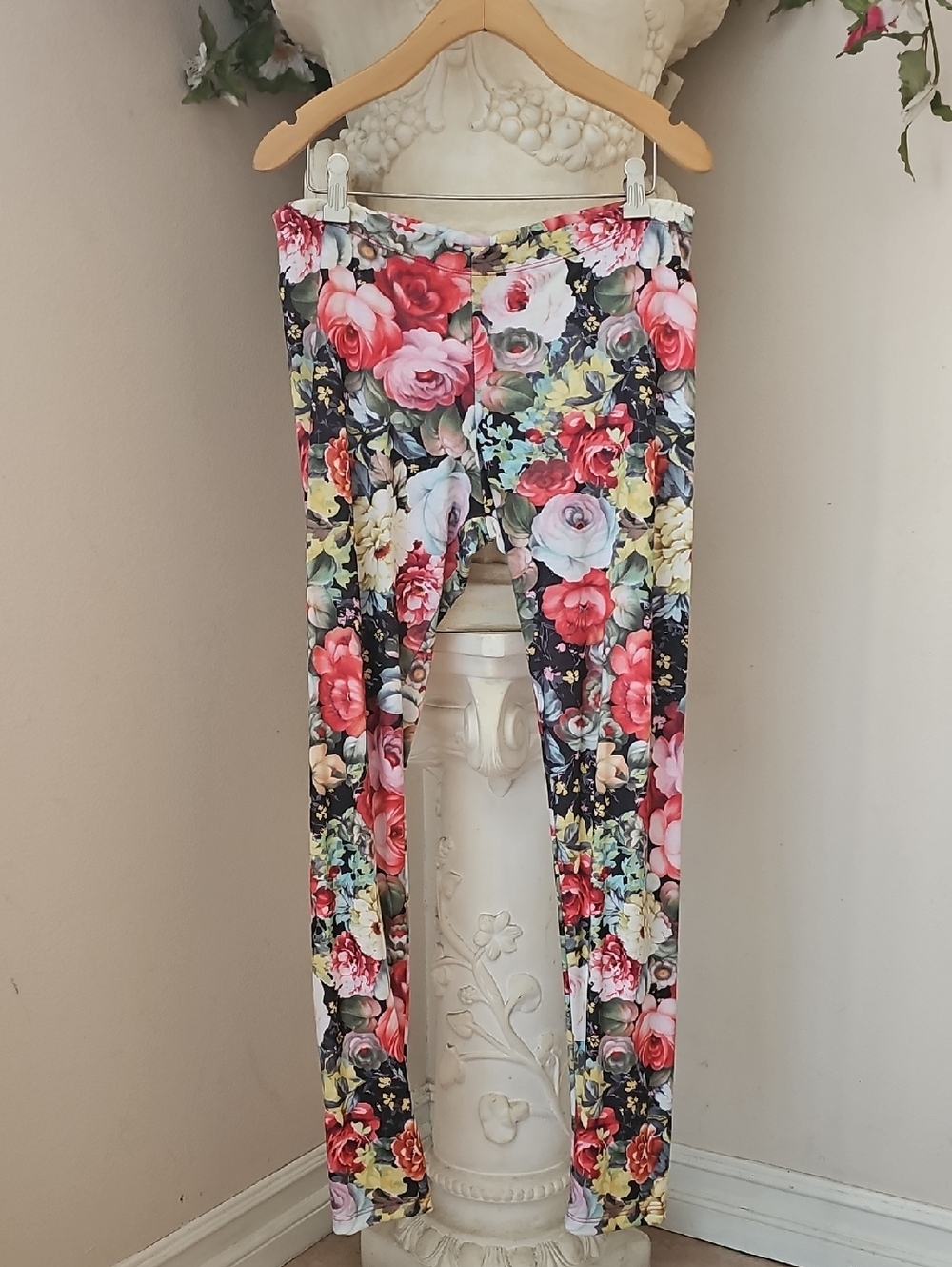 just ginger Floral Stretch Leggings in Red, Pink, Black